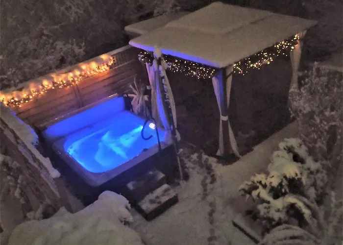 Mediterran-skandinavisch - Outdoorwhirlpool Ganzjaehrig *