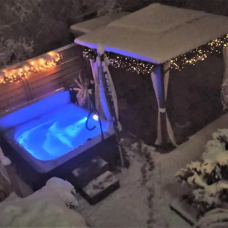 Mediterran-skandinavisch - Outdoorwhirlpool Ganzjaehrig *